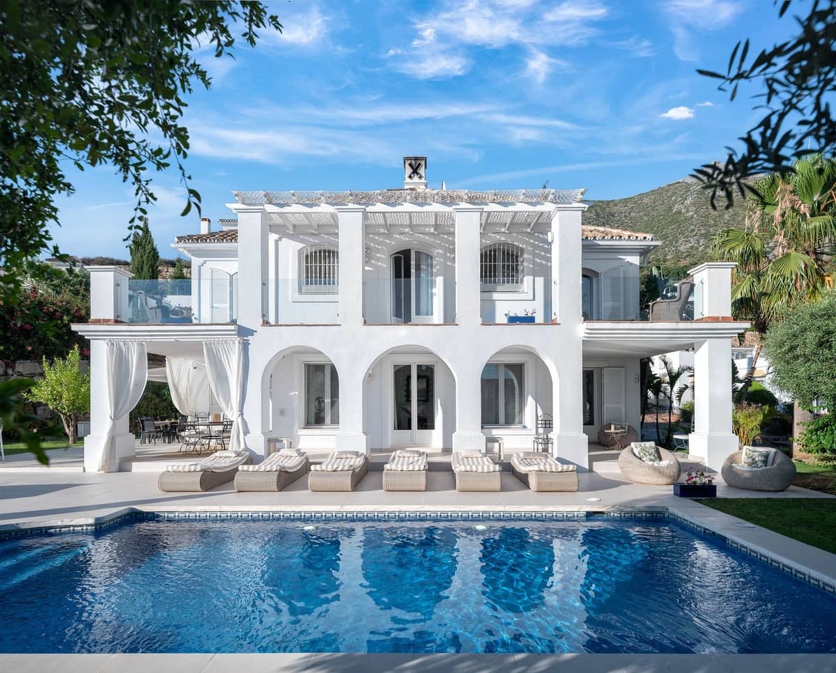 4 camera da letto Villa in vendita in Istan con piscina garage - 2.200.000 € (Rif: 10101327)