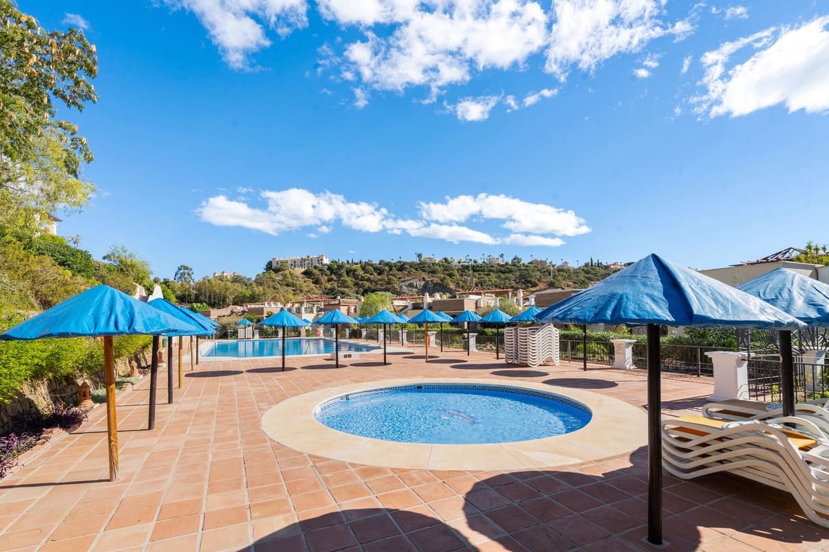 3 sovrum Lägenhet till salu i Los Arqueros med pool garage - 545 000 € (Ref: 10135160)
