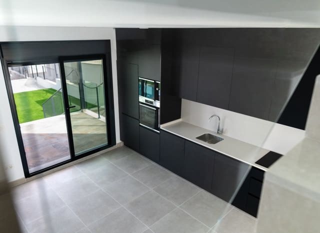 3 bedroom Villa for sale in Polop with pool - € 620,000 (Ref: 8837165)