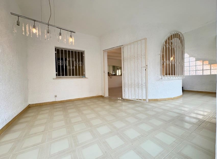 Casa de 3 habitaciones en Dénia en venta - 370.000 € (Ref: 9332685)