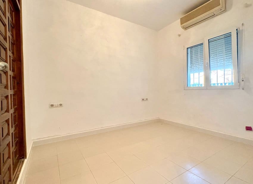 Casa de 3 habitaciones en Dénia en venta - 370.000 € (Ref: 9332685)