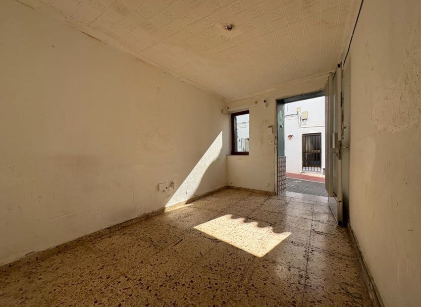 5 bedroom Townhouse for sale in Denia - € 280,000 (Ref: 9343879)