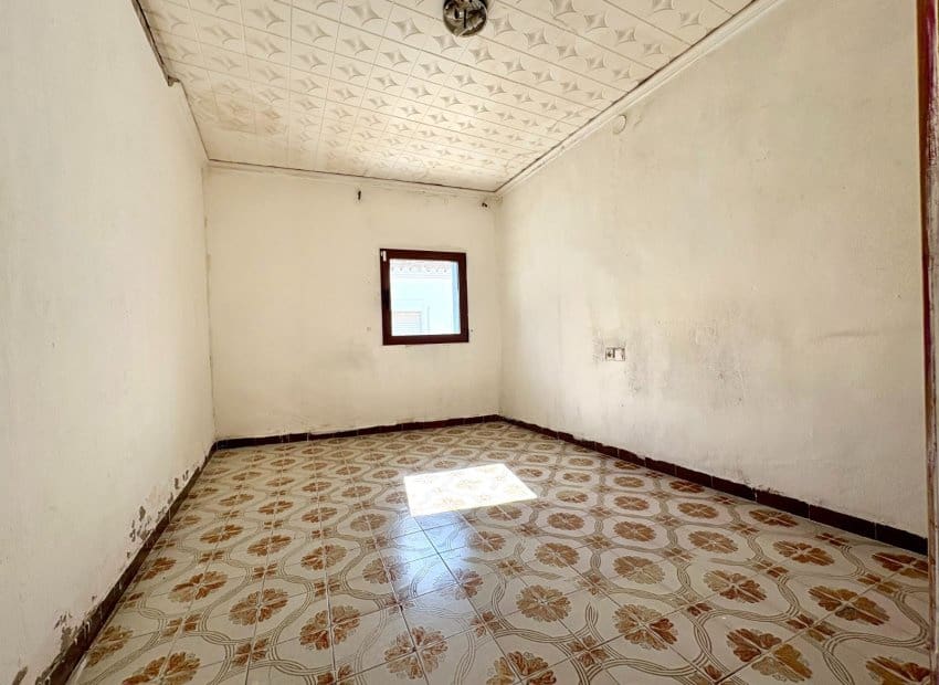 5 bedroom Townhouse for sale in Denia - € 280,000 (Ref: 9343879)