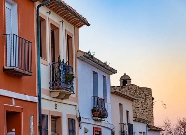 5 bedroom Townhouse for sale in Dénia - € 280,000 (Ref: 9343879)