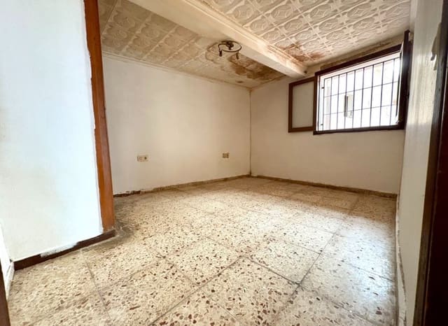 5 bedroom Townhouse for sale in Dénia - € 280,000 (Ref: 9343879)