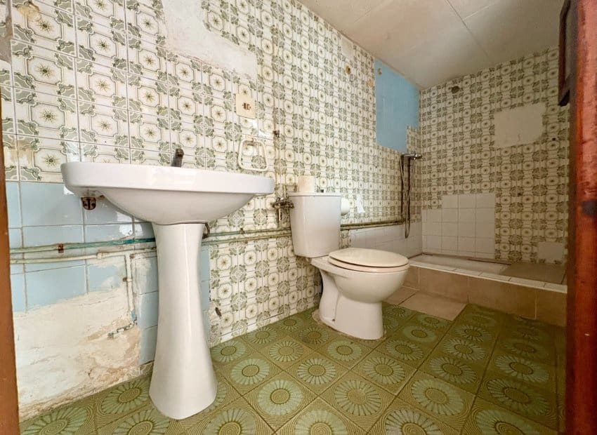 5 bedroom Townhouse for sale in Denia - € 280,000 (Ref: 9343879)