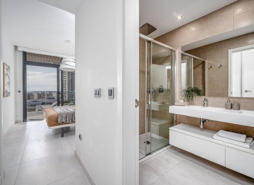 2 soveværelse Strandlejlighed til salg i Benidorm med swimmingpool - € 529.000 (Ref: 9417817)