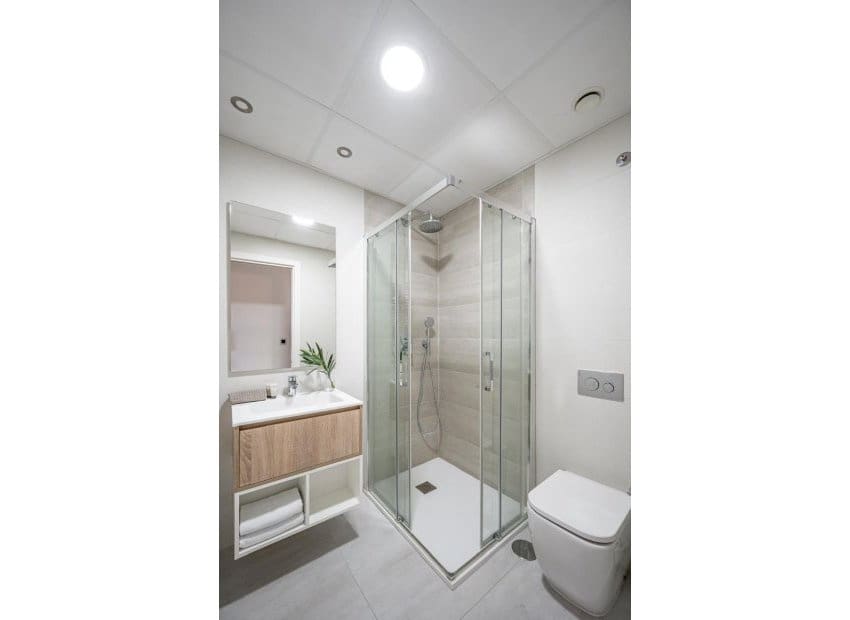 2 soveværelse Strandlejlighed til salg i Benidorm med swimmingpool - € 529.000 (Ref: 9417817)