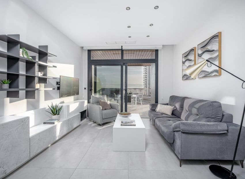 2 soveværelse Strandlejlighed til salg i Benidorm med swimmingpool - € 529.000 (Ref: 9417817)