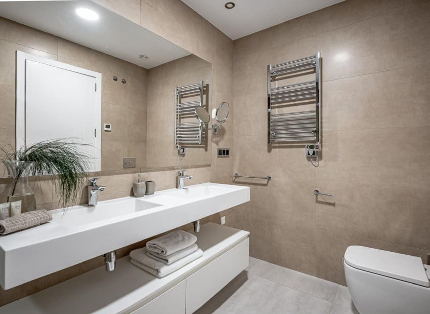 2 soveværelse Strandlejlighed til salg i Benidorm med swimmingpool - € 529.000 (Ref: 9417817)