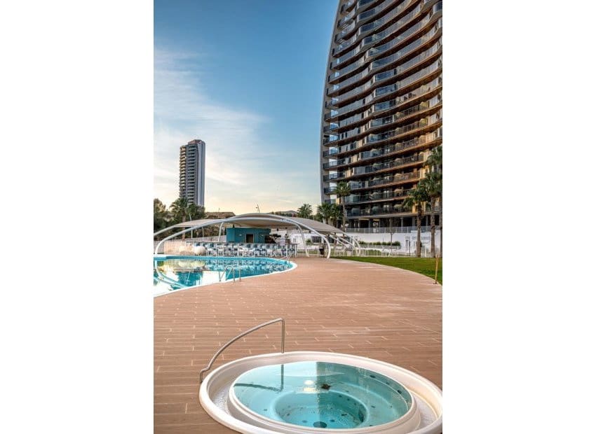 2 soveværelse Strandlejlighed til salg i Benidorm med swimmingpool - € 529.000 (Ref: 9417817)