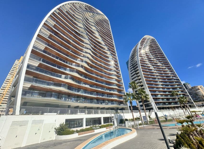 2 soveværelse Strandlejlighed til salg i Benidorm med swimmingpool - € 529.000 (Ref: 9417817)