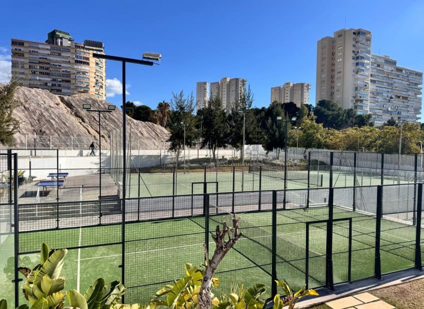 2 soveværelse Strandlejlighed til salg i Benidorm med swimmingpool - € 529.000 (Ref: 9417817)