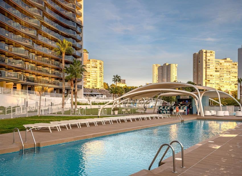 2 soveværelse Strandlejlighed til salg i Benidorm med swimmingpool - € 529.000 (Ref: 9417817)