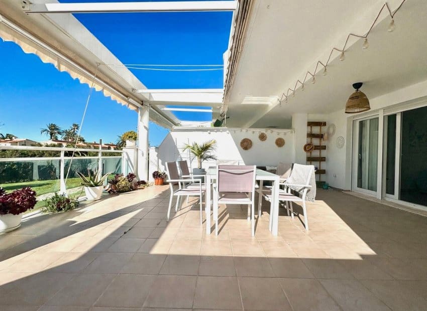 Apartamento Playa de 2 habitaciones en Dénia en venta con piscina garaje - 365.000 € (Ref: 9445473)