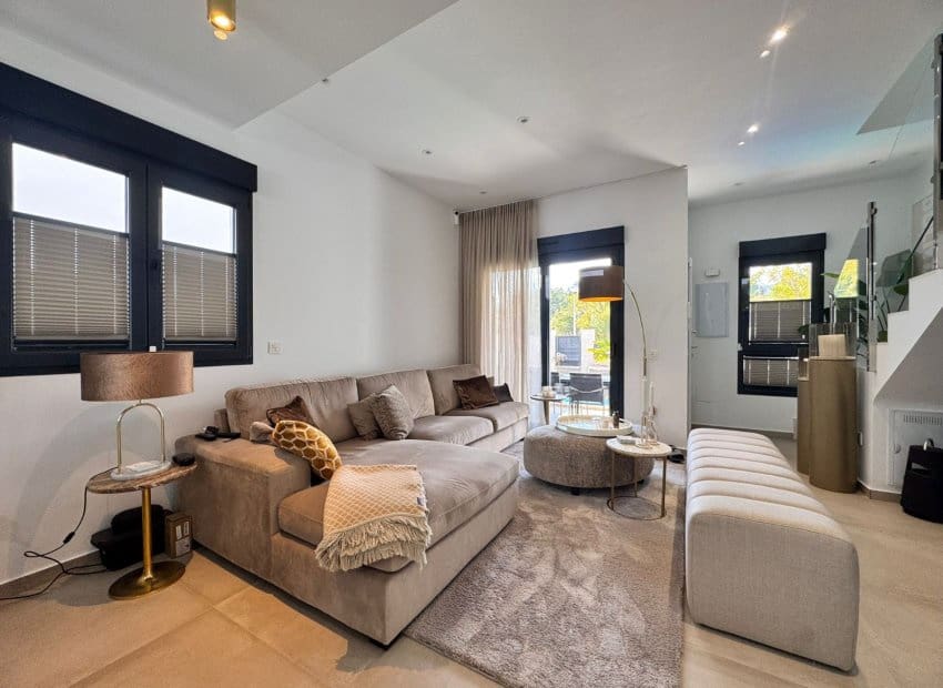 3 soveværelse Byhus til salg i Polop med swimmingpool - € 379.000 (Ref: 9547009)