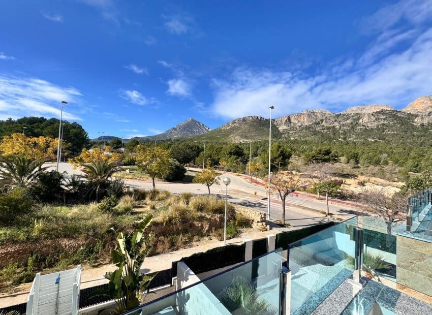 3 soveværelse Byhus til salg i Polop med swimmingpool - € 379.000 (Ref: 9547009)