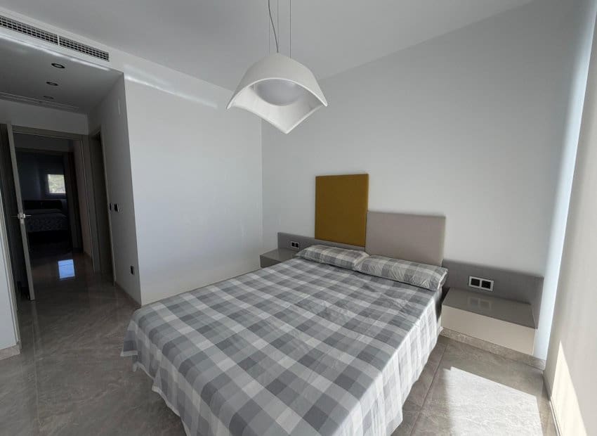 Apartamento Playa de 2 habitaciones en Benidorm en venta con piscina - 556.700 € (Ref: 9596763)