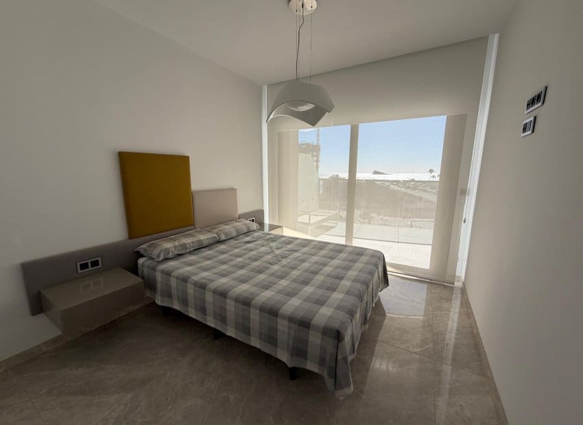 Apartamento Playa de 2 habitaciones en Benidorm en venta con piscina - 556.700 € (Ref: 9596763)