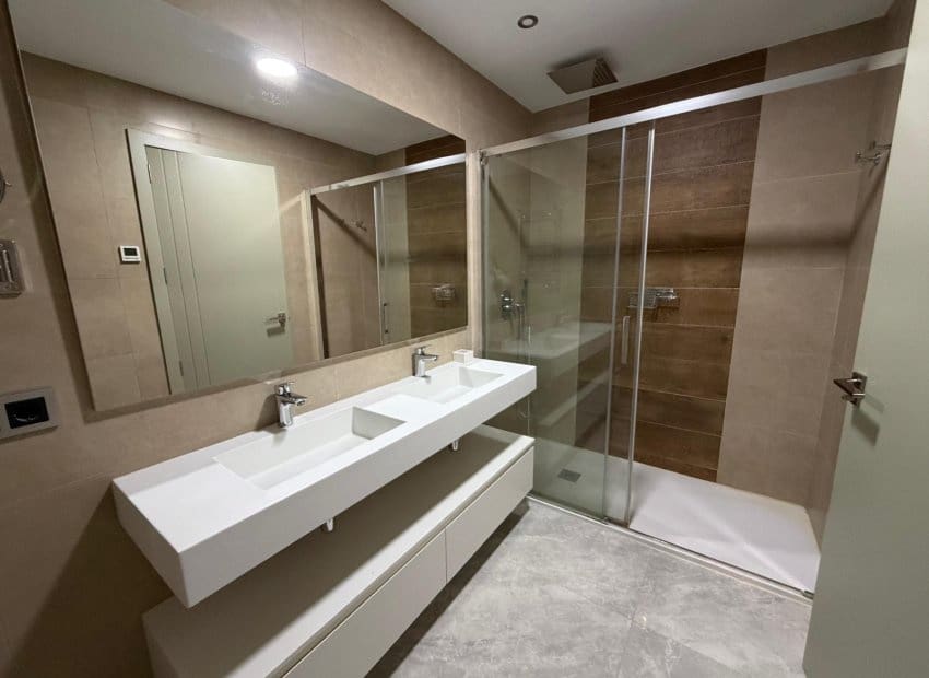 Apartamento Playa de 2 habitaciones en Benidorm en venta con piscina - 556.700 € (Ref: 9596763)