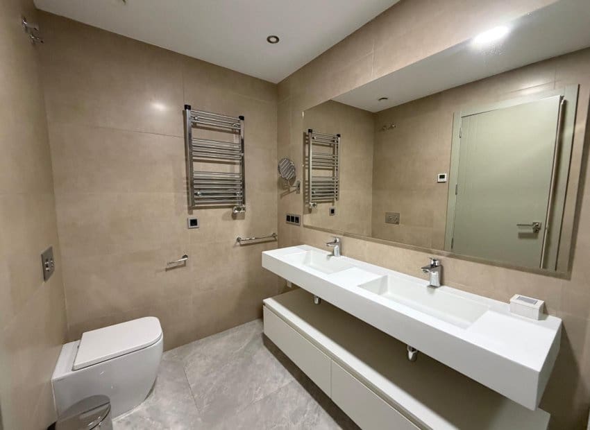 Apartamento Playa de 2 habitaciones en Benidorm en venta con piscina - 556.700 € (Ref: 9596763)