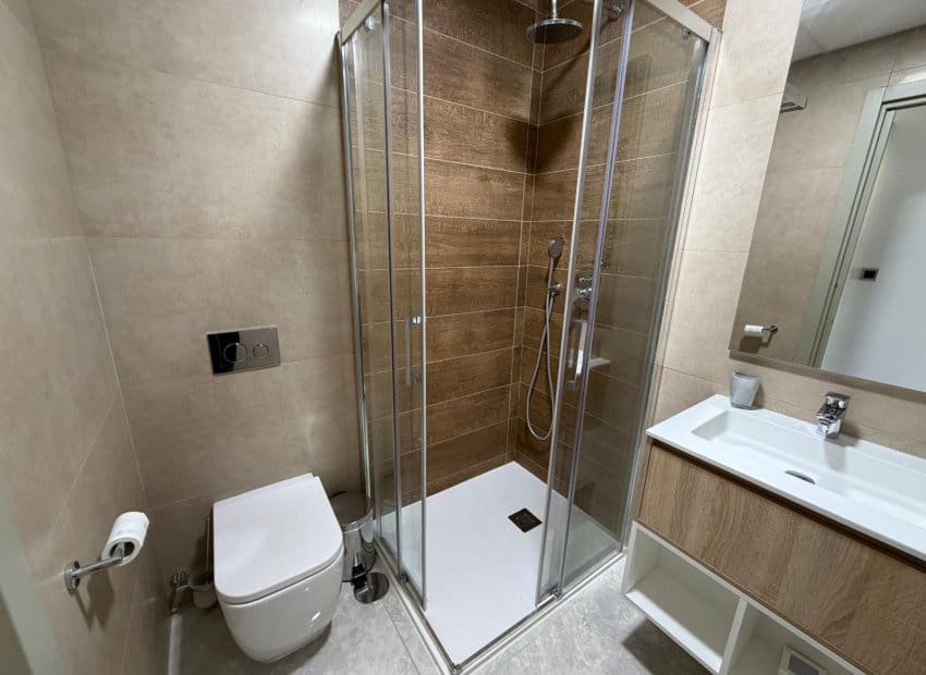 Apartamento Playa de 2 habitaciones en Benidorm en venta con piscina - 556.700 € (Ref: 9596763)