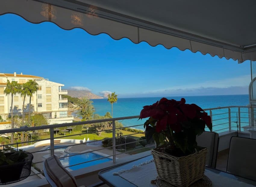 2 bedroom Beach Apartment for sale in Altea with pool garage - € 440,000 (Ref: 9611642)