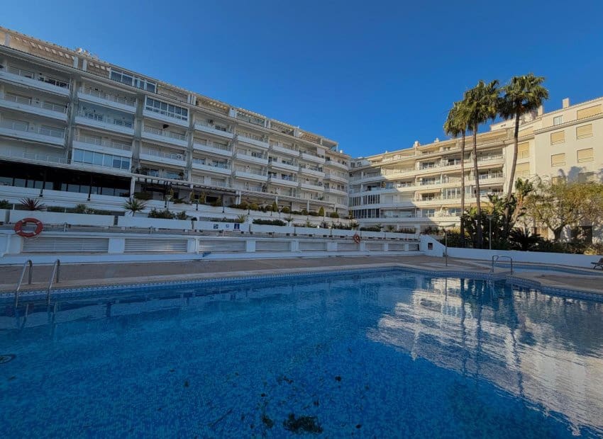 2 bedroom Beach Apartment for sale in Altea with pool garage - € 440,000 (Ref: 9611642)