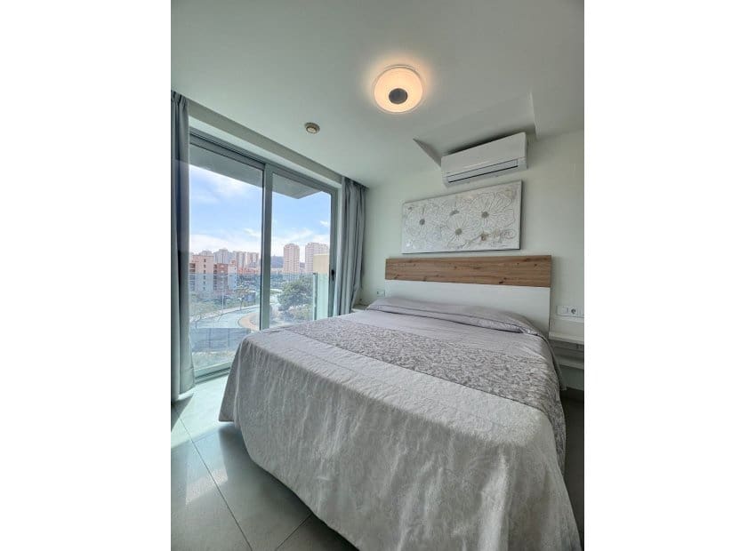 Apartamento de 2 habitaciones en Cala de Finestrat en venta con piscina - 275.000 € (Ref: 9642480)