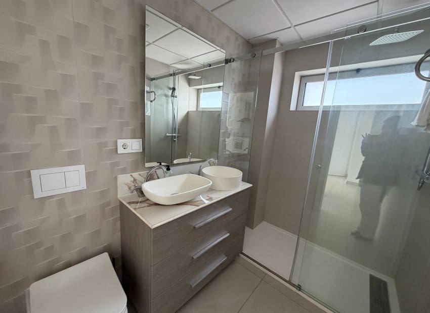 Apartamento de 2 habitaciones en Cala de Finestrat en venta con piscina - 275.000 € (Ref: 9642480)