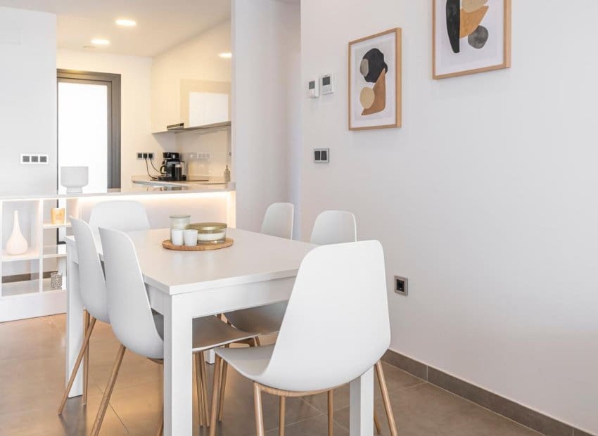 2 sovrum Strandlägenhet till salu i Benidorm med pool - 583 000 € (Ref: 9665206)