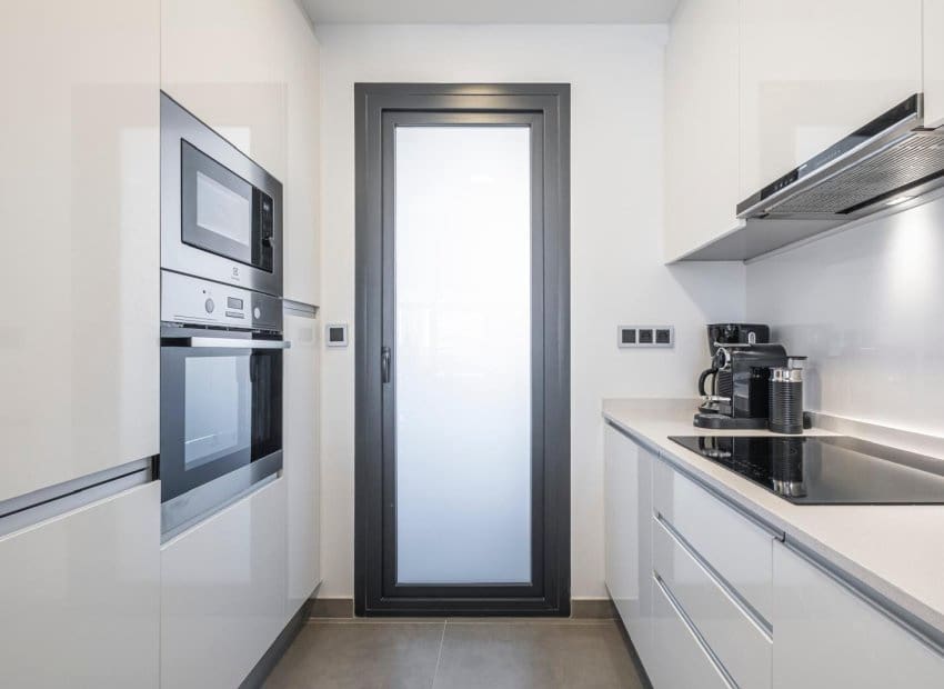 2 sovrum Strandlägenhet till salu i Benidorm med pool - 583 000 € (Ref: 9665206)