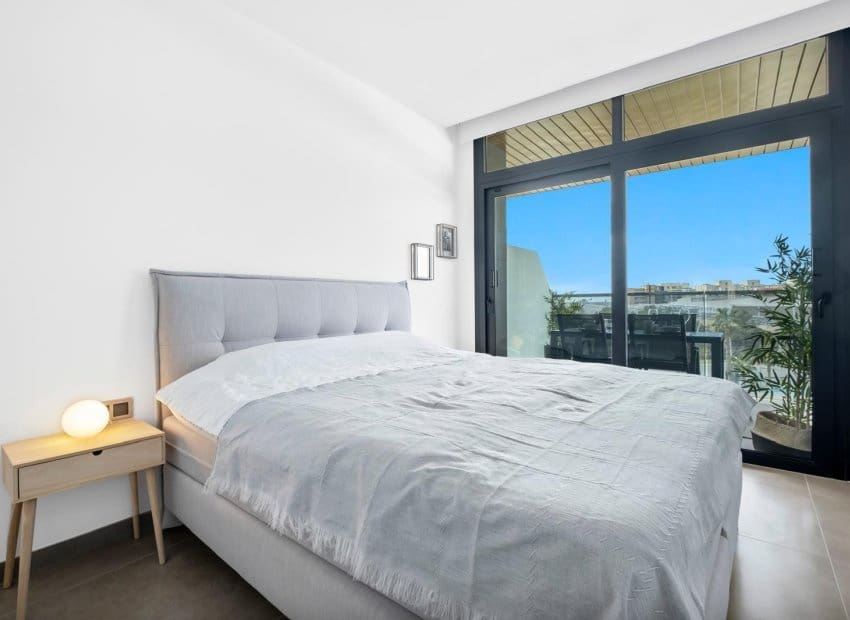 2 sovrum Strandlägenhet till salu i Benidorm med pool - 583 000 € (Ref: 9665206)