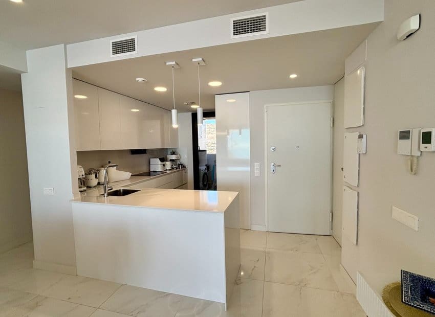 3 bedroom Beach Apartment for sale in Benidorm with pool garage - € 790,000 (Ref: 9669251)