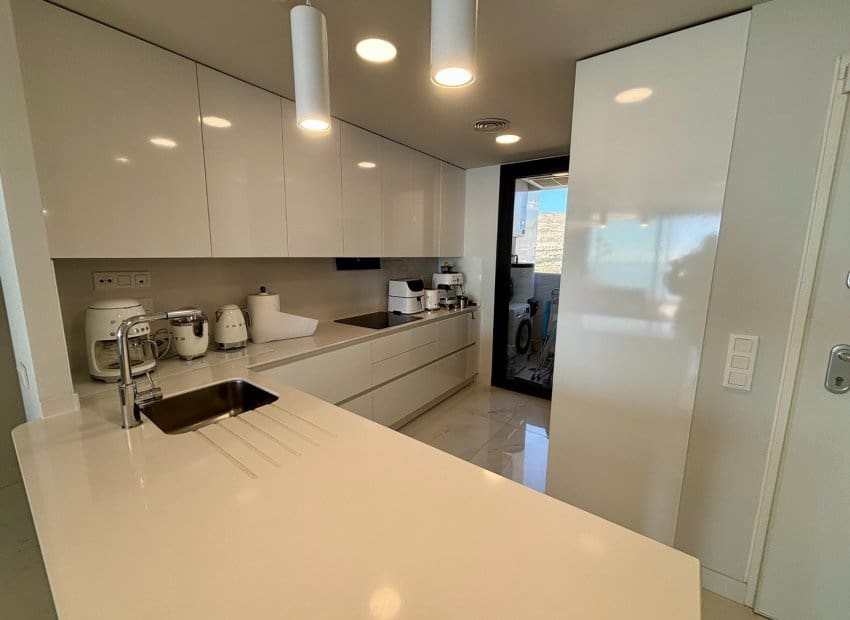 3 bedroom Beach Apartment for sale in Benidorm with pool garage - € 790,000 (Ref: 9669251)