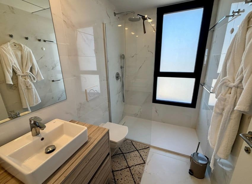 3 bedroom Beach Apartment for sale in Benidorm with pool garage - € 790,000 (Ref: 9669251)