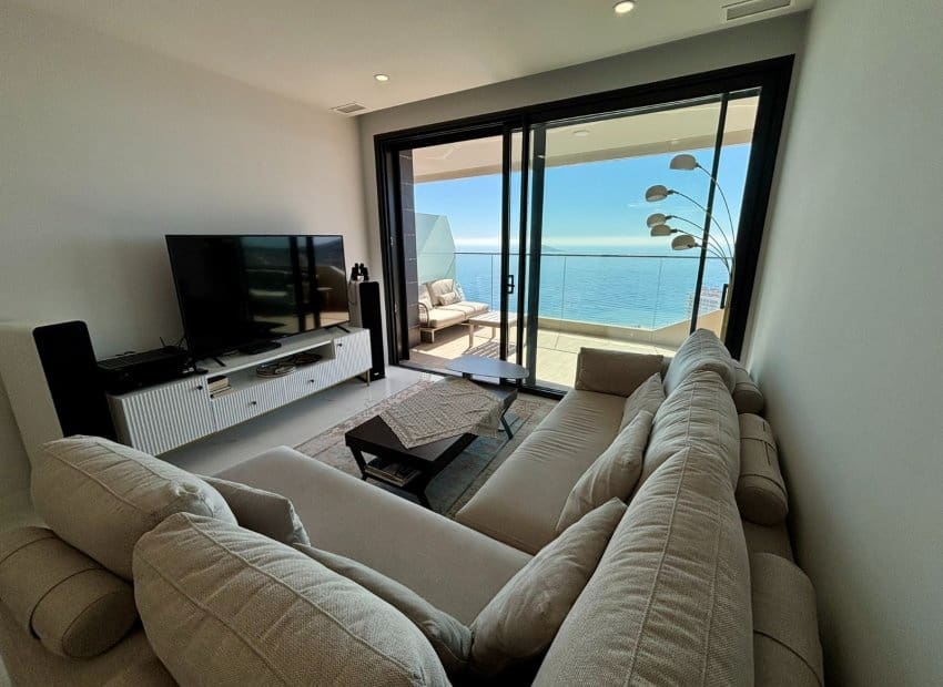 3 bedroom Beach Apartment for sale in Benidorm with pool garage - € 790,000 (Ref: 9669251)