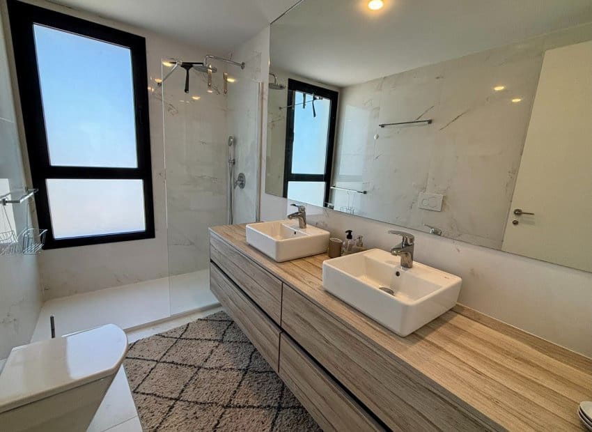 3 bedroom Beach Apartment for sale in Benidorm with pool garage - € 790,000 (Ref: 9669251)