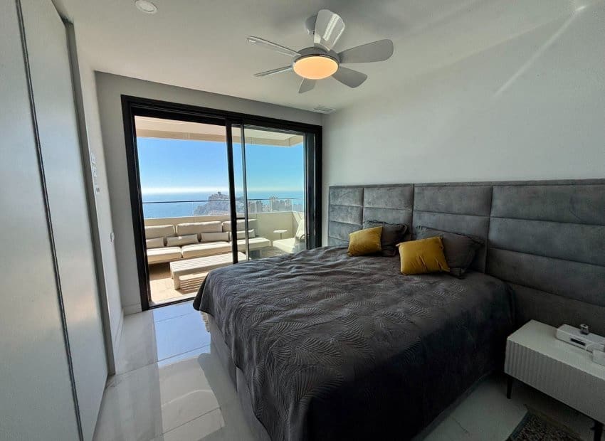 3 bedroom Beach Apartment for sale in Benidorm with pool garage - € 790,000 (Ref: 9669251)