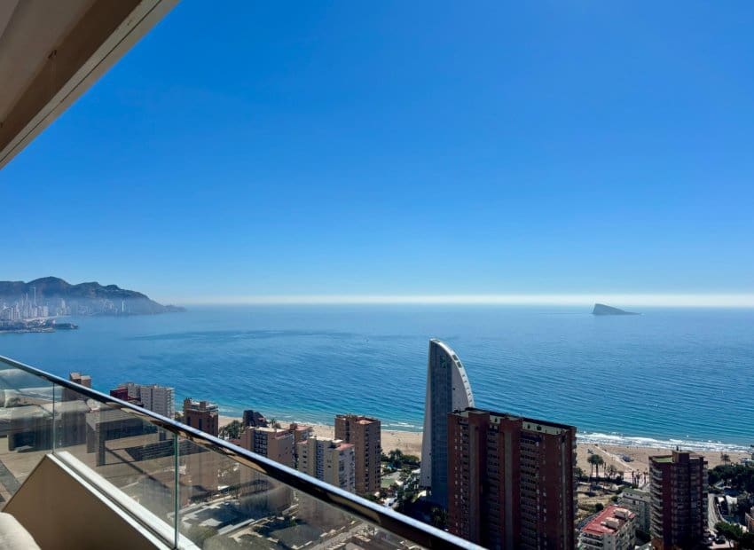 3 bedroom Beach Apartment for sale in Benidorm with pool garage - € 790,000 (Ref: 9669251)