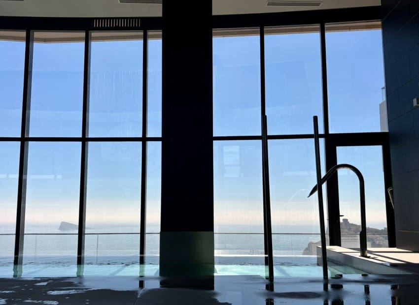 3 bedroom Beach Apartment for sale in Benidorm with pool garage - € 790,000 (Ref: 9669251)