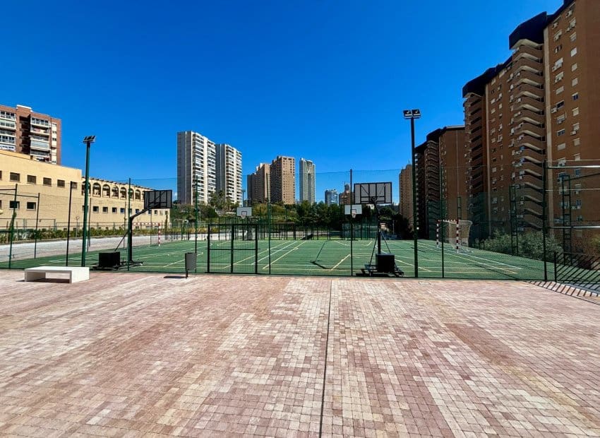 3 bedroom Beach Apartment for sale in Benidorm with pool garage - € 790,000 (Ref: 9669251)