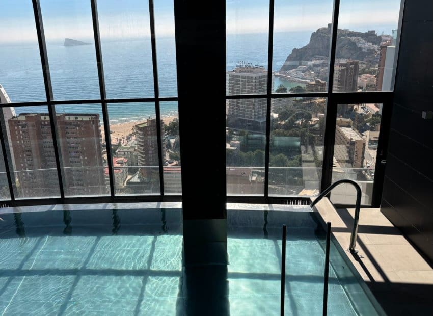 3 bedroom Beach Apartment for sale in Benidorm with pool garage - € 790,000 (Ref: 9669251)