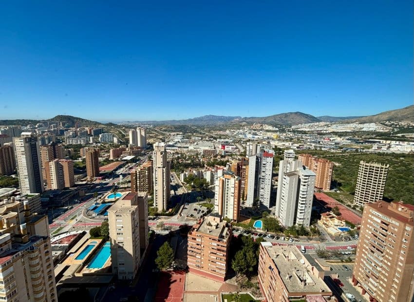 3 bedroom Beach Apartment for sale in Benidorm with pool garage - € 790,000 (Ref: 9669251)