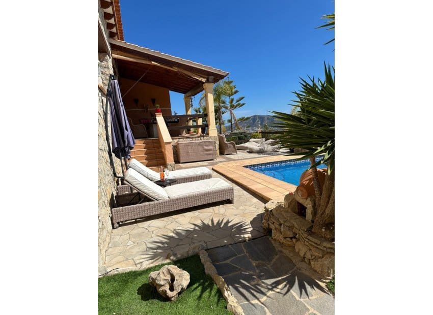 3 sypialnia Willa na sprzedaż w Alfaz del Pi / L'Alfas del Pi z basenem garażem - 1 300 000 € (Ref: 9720494)