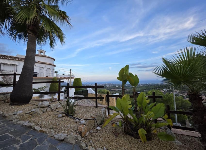 3 sypialnia Willa na sprzedaż w Alfaz del Pi / L'Alfas del Pi z basenem garażem - 1 300 000 € (Ref: 9720494)