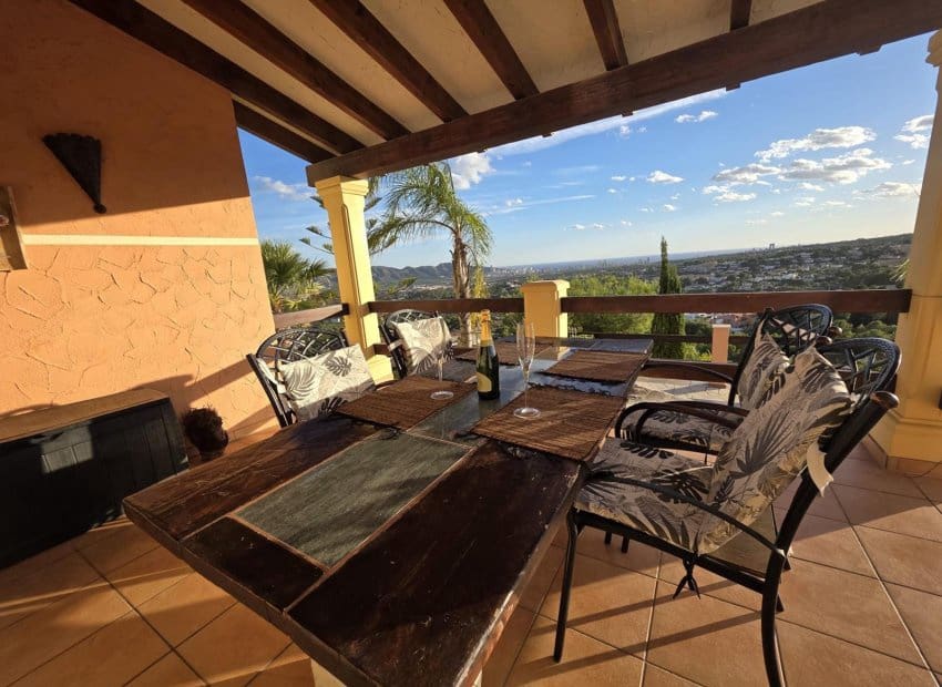 3 sypialnia Willa na sprzedaż w Alfaz del Pi / L'Alfas del Pi z basenem garażem - 1 300 000 € (Ref: 9720494)