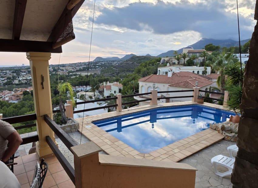 3 sypialnia Willa na sprzedaż w Alfaz del Pi / L'Alfas del Pi z basenem garażem - 1 300 000 € (Ref: 9720494)