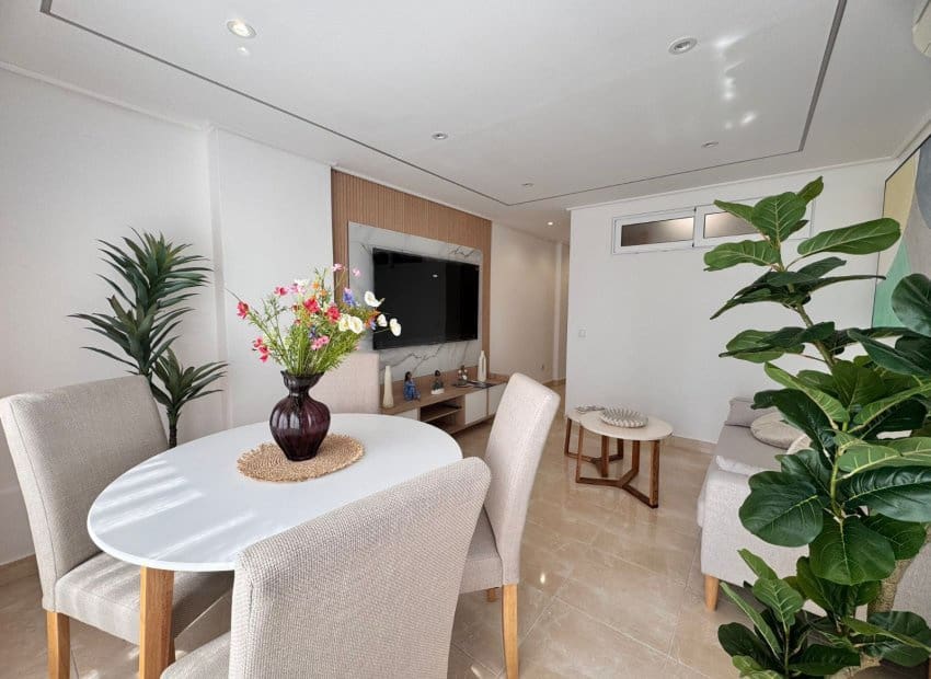 1 bedroom Beach Apartment for sale in Benidorm with pool - € 235,000 (Ref: 9722698)