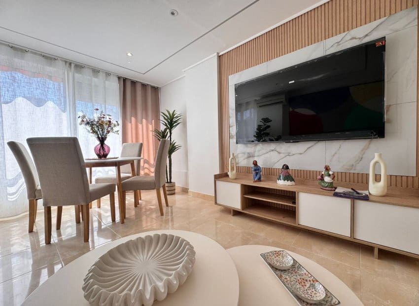 1 bedroom Beach Apartment for sale in Benidorm with pool - € 235,000 (Ref: 9722698)